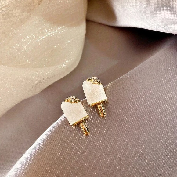 âSweet Sundayâs'â Popsicle Ice Cream Gold Minimalist Stud Kawaii Dessert Earring - Picture 2 of 4